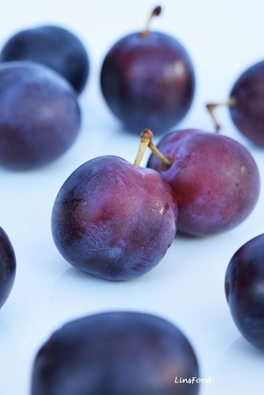 damson fruit
